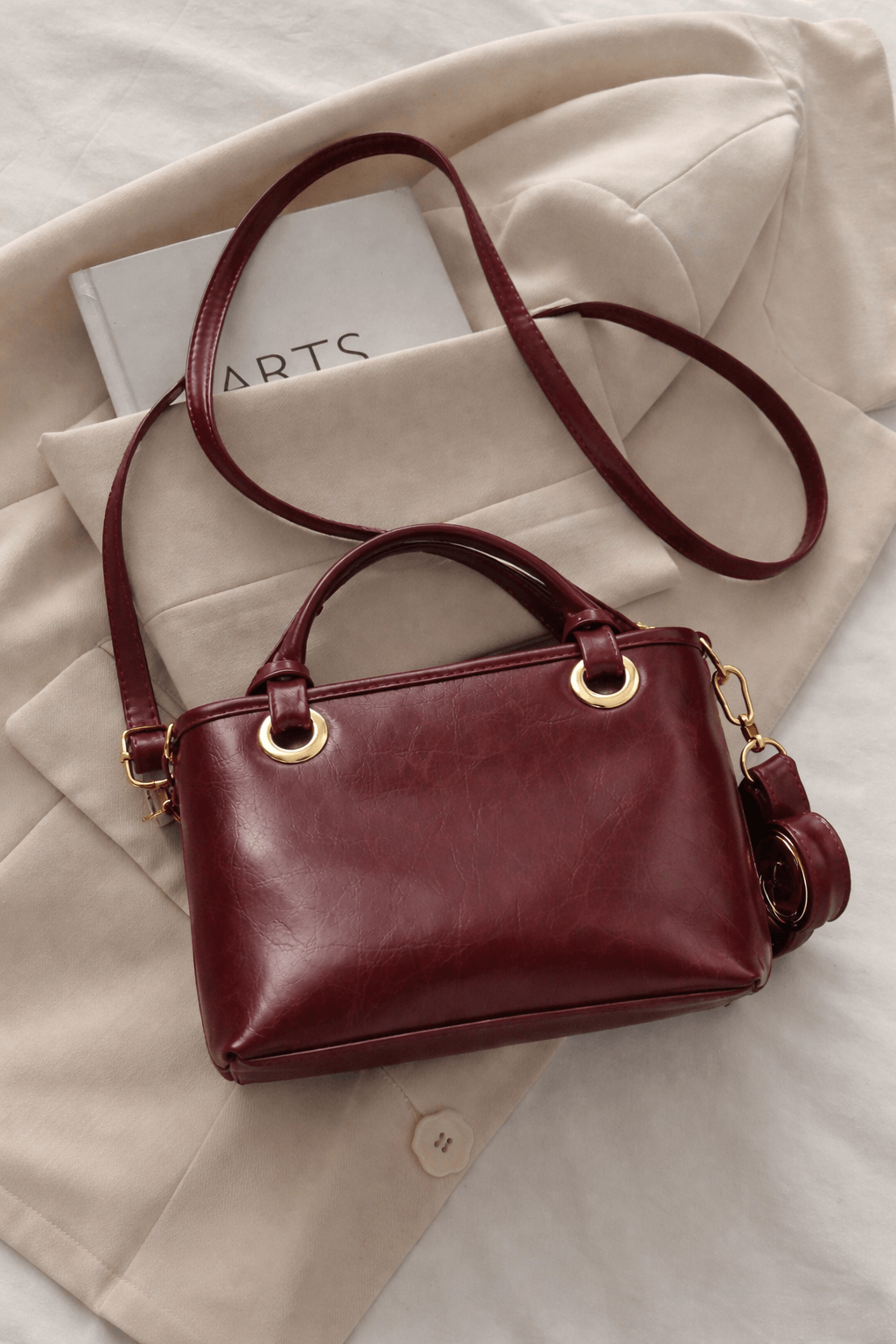 شنطة جلد بمقبض يد وحزام كتف Bg23